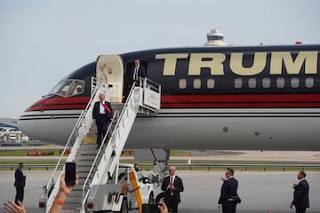 Donald Trump arrives for the first presidential debate in unmistakeable transport.