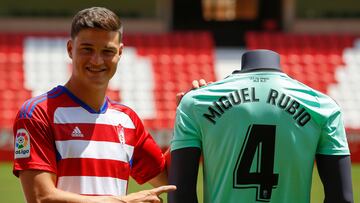 Miguel Rubio con el Granada.