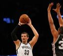 Teletovic arrasa a los Spurs
