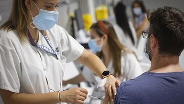 Las personas que superen las tres décadas podrán anotarse para recibir la vacuna contra el coronavirus.