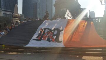 Los seguidores del histórico equipo de béisbol mexicano reclamaron en el monumento histórico tras la desaparición del equipo.