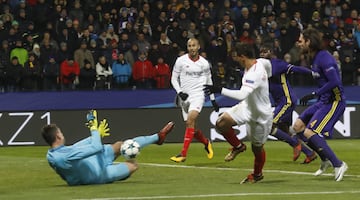 Ben Yedder y Handanovic.