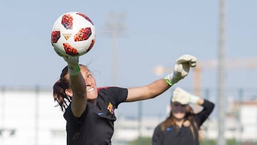 La portera del Tri Femenil y el Barca de la Liga IBERDROLA, debutó este domingo como titular y mantuvo su portería en ceros; su equipo terminó por golear 7-0 al Real Madrid.