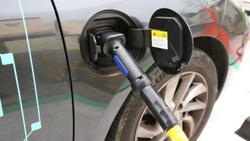 Los coches eléctricos se podrán recargar en las gasolineras
