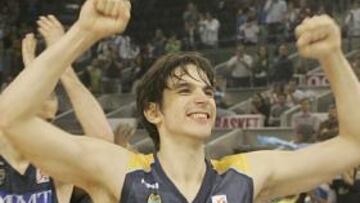 <strong>FELICIDAD ESTUDIANTIL.</strong> El Estu aseguró la permanencia ganando a su eterna rival en el derbi madrileño.