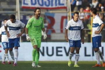 2015. Después de ir ganando 3-0, Católica tiró a la basura la ventaja, Iquique igualó y la UC le dejó el camino libre a Cobresal para que fuera campeón. Por varios minutos el cuadro cruzado era puntero, un punto sobre los mineros.