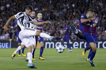 Pjanic y Jordi Alba.