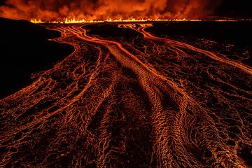 Flujos de lava de una erupcin volcnica que comenz en la pennsula de Reykjanes en Islandia, el 20 de noviembre.