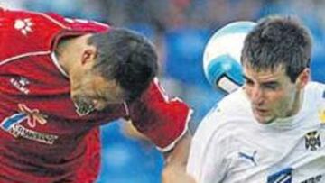 <b>UN MALA TARDE.</b> Aarón Galindo, como el resto de los blanquiazules, no tuvo su día y acabó expulsado.