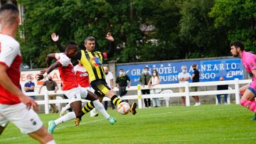 Amable tarde de fútbol en Sarón