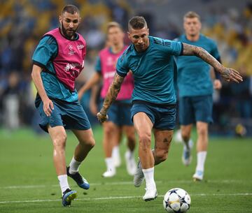 Los niños irrumpen en el entreno del Madrid en Kiev