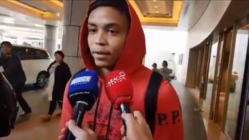 Luis Fernando Muriel en su llegada a Japón