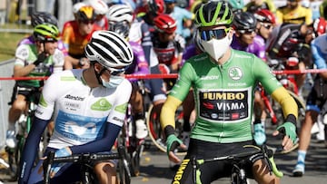 Enric Mas y Primoz Roglic, posan con mascarilla antes de la salida de la octava etapa de La Vuelta 2020 entre Logroño y el Alto de Moncalvillo.