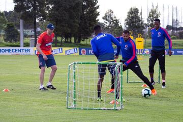 Jefferson Lerma, Yerry Mina y Edwin Cardona trabajaron en la sede deportiva de la Federación Colombiana de Fútbol con Carlos Queiroz y los profesores Hugo Pereira y Océano Cruz en la primera práctica de cara a la Copa América. 