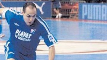 <b>CUMPLIÓ. </b>Javi Rodíguez marcó dos goles a Interviú y el Playas sumó tres puntos claves.