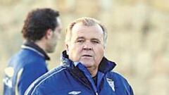 El Córdoba ata a Marchiori y echa a nueve jugadores