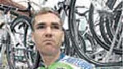 Gran victoria y liderato para Moisés Dueñas