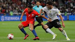 Soccer Football - Germany v Chile - FIFA Confederations Cup Russia 2017 - Group B - Kazan Arena, Kazan, Russia - June 22, 2017   Chile&rsquo;s Alexis Sanchez in action with Germany&rsquo;s Lars Stindl    REUTERS/Maxim Shemetov