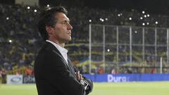 Boca Juniors&#039; coach Guillermo Barros Schelotto looks on during the Supercopa Argentina final match against River Plate in Mendoza, Argentina, Wednesday, March 14, 2018.(AP Photo/Marcelo Ruiz)