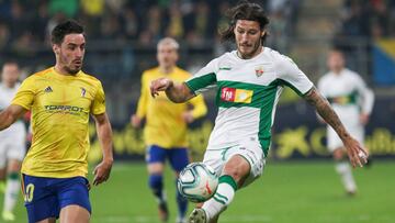 Juan Cruz, en un partido con el Elche.