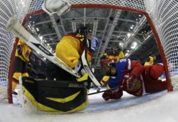 Partido de hockey sobre hielo femenino entre las selecciones de Rusia y Alemania.