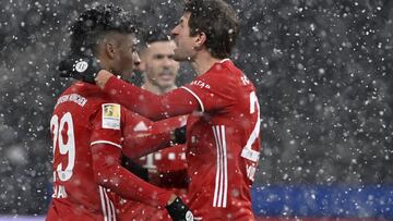 05 February 2021, Berlin: Bayern Munich&#039;s Kingsley Coman (L) celebrates scoring his side&#039;s first goal with teammate Thoma Mueller during the German Bundesliga soccer match between Hertha BSC and FC Bayern Munich at the Olympiastadion. Photo: Joh