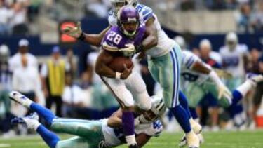 Adrian Peterson jugando contra los Dallas Cowboys en la temporada 2013.