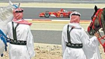 <b>NUEVOS ESCENARIOS. </b>Los grandes premios buscan su expansión más allá de los circuitos clásicos, lo que provoca estampas tan peculiares como ésta de Bahrein.