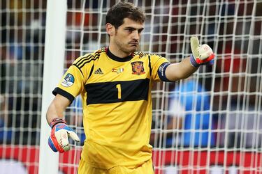 Campeón del Mundo con España en el Mundial de Sudáfrica 2010 y de la Eurocopa del 2008 y 2012, Iker Casillas es recordado por ser uno de los jugadores referentes del Real Madrid. Actualmente juega con el Porto.