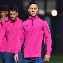 Lezama: Ander Herrera apunta a Girona y Berchiche toca balón