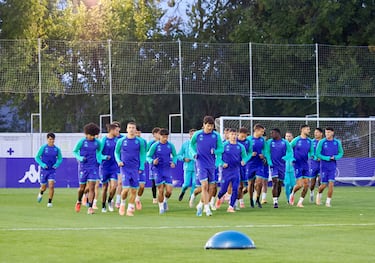 Primera sesión tras el bochorno con caras largas y sin reproches