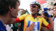 El ciclista espa&ntilde;ol Raul Alarc&oacute;n celebra su victoria en la Vuelta a Portugal 2018.