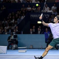 Federer recorta puntos a Nadal; Wozniacki acecha el número 1