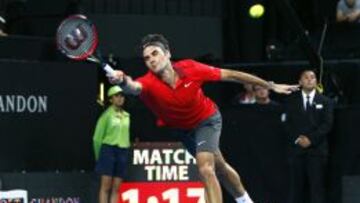 El suizo Roger Federer en su partido de exhibici&oacute;n contra el australiano Lleyton Hewitt, en el que experimentaron &#039;Fast4&#039;, el nuevo sistema de puntuaci&oacute;n.