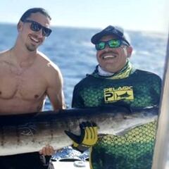 Zlatan aprovecha sus vacaciones y presume que va de pesca