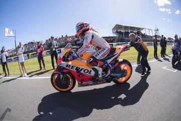 El campeón de esta temporada sólo pudo completar 6 vueltas por la avería de su moto tras un choque de Zarco en la salida.