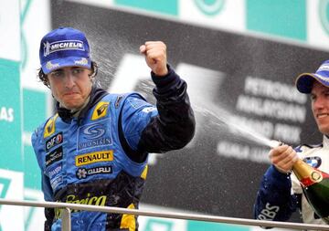 Alonso en el podio del GP de Malasia 2005.