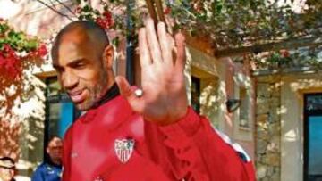 <b>SE INCORPORÓ EN MALLORCA TRAS SU AUSENCIA EN GÉNOVA. </b> Kanouté ha jugado 150 partidos de competición oficial en el Sevilla, en los que ha marcado 77 goles. 15 partidos y ocho goles en esta temporada. Es la gran referencia de este equipo. Jiménez apurará su recuperación para que pueda participar esta tarde.
