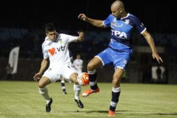 El zaguero argentino (derecha) es el jugador más alto del Clausura 2016.