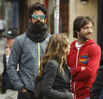 Ambiente de fiesta en las calles de Cardiff