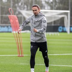 Cordero apunta al mediocentro escocés Holsgrove