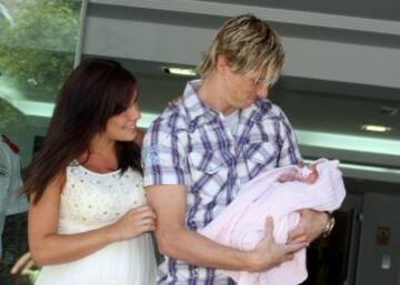 In July 2009, Torres' first daughter was born, Nora, pictured along with his partner Olalla.