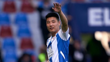 VALENCIA, SPAIN - MARCH 12: Wu Lei of RCD Espanyol waves to fans as he leaves the pitch following the La Liga Santander match between Levante UD and RCD Espanyol at Ciutat de Valencia on March 12, 2022 in Valencia, Spain. (Photo by Manuel Queimadelos/Quality Sport Images/Getty Images)
PUBLICADA 01/04/22 NA MA19 1COL