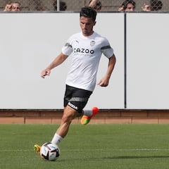 Guillamón: “Sueño con jugar en Europa con el Valencia”