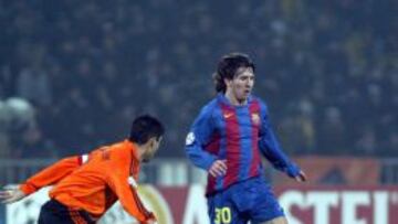 En 2004. Leo Messi debutó en Champions en Donetsk el 7-12-2004. El Barça perdió aquel partido 2-0.