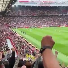 La ovación a Luis Díaz por su doblete en Old Trafford