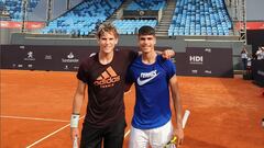 Dominic Thiem y Carlos Alcaraz posan tras un entrenaiento en el Torneo de Río de Janeiro 2020.