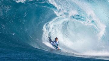 El bodyboarder cántabro Luis Tausía surfeando una ola de El Frontón (Gran Canaria) durante el Frontón King 2021 celebrado el 30 de octubre del 2021.