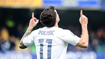 Christian Pulisic celebrando un gol con AC Milan.