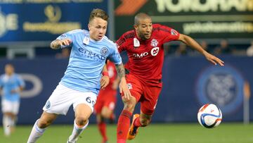 Angeli&ntilde;o, a la izquierda, en un partido de pretemporada ante el Toronto.